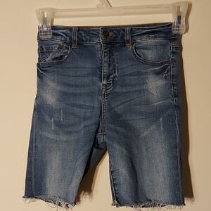 Fashion Nova distressed short sz. 3